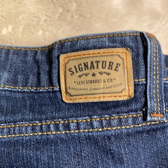 Levi’s Low Rise Bootcut Jeans - Picture 4 of 7